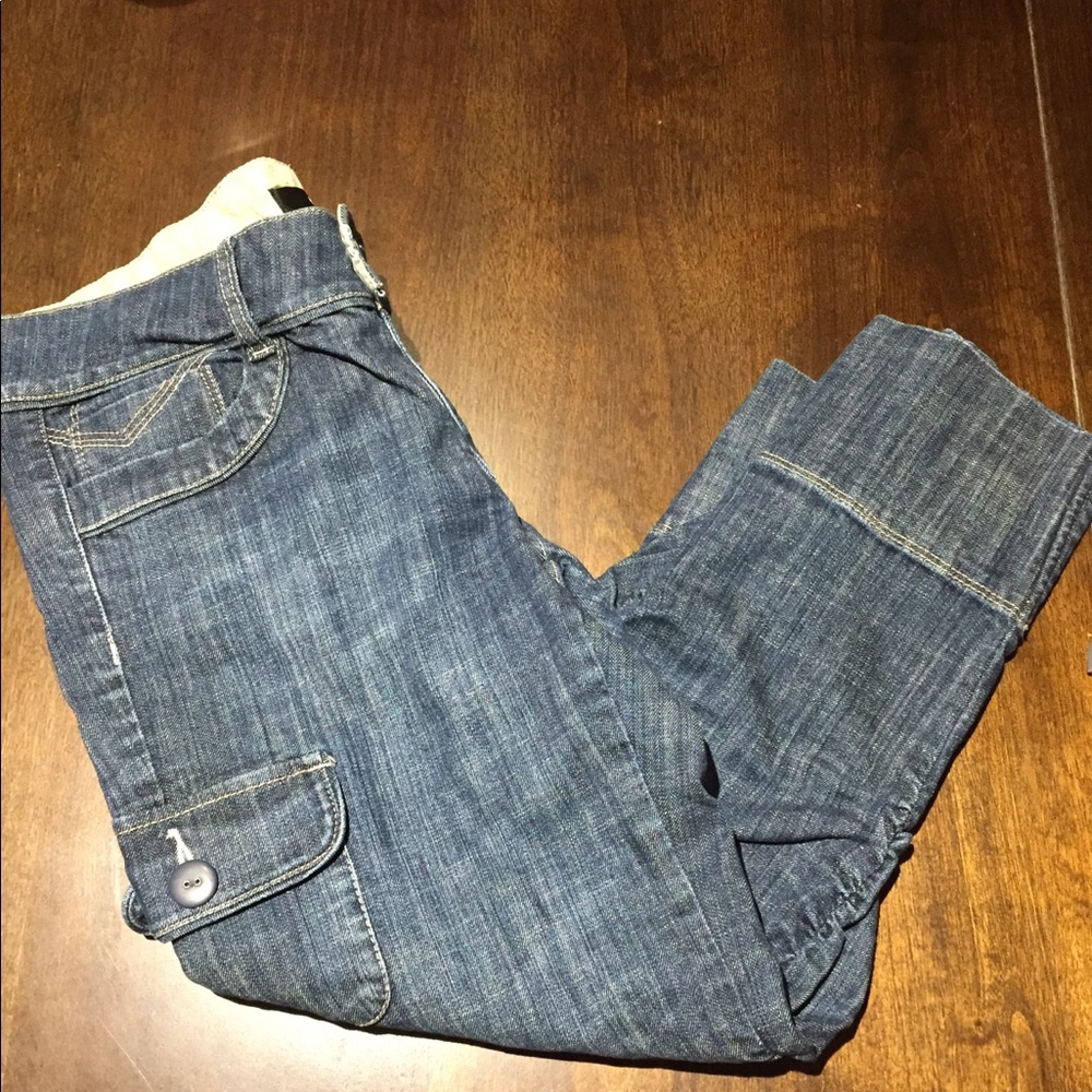UNIQUE NOIR SKINNY CAPRI JEANS